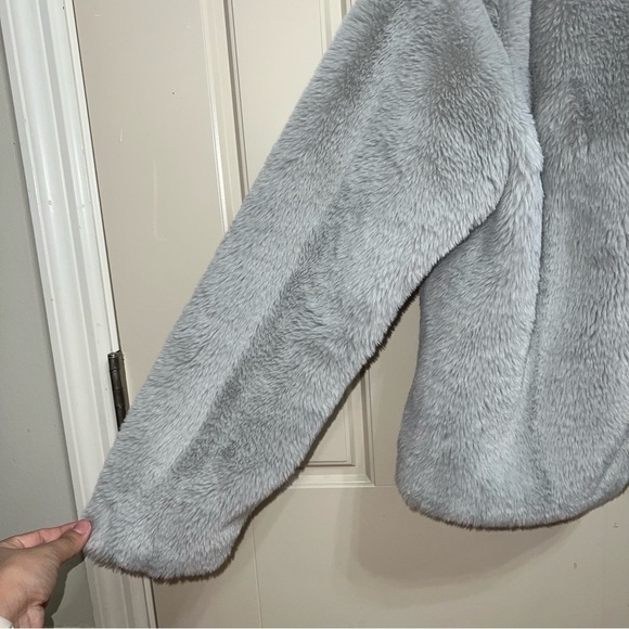 Wild Fable Light Gray Faux Fur Puffy Coat Jacket Size Small - Picture 6 of 14